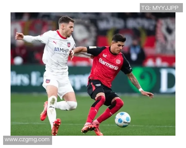 德甲赛场希克再度破门展现锋线实力助力球队争冠之路