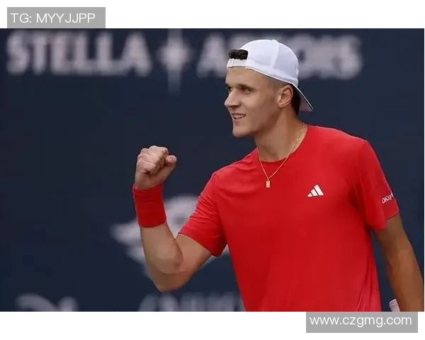 德甲赛场希克再度破门展现锋线实力助力球队争冠之路