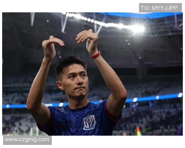 蒋圣龙巧妙解围助力球队逆转局势展现非凡球技与团队精神