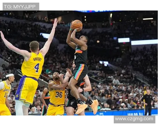 湖人胜马刺，肯巴-沃克手感冰凌，砍下39分